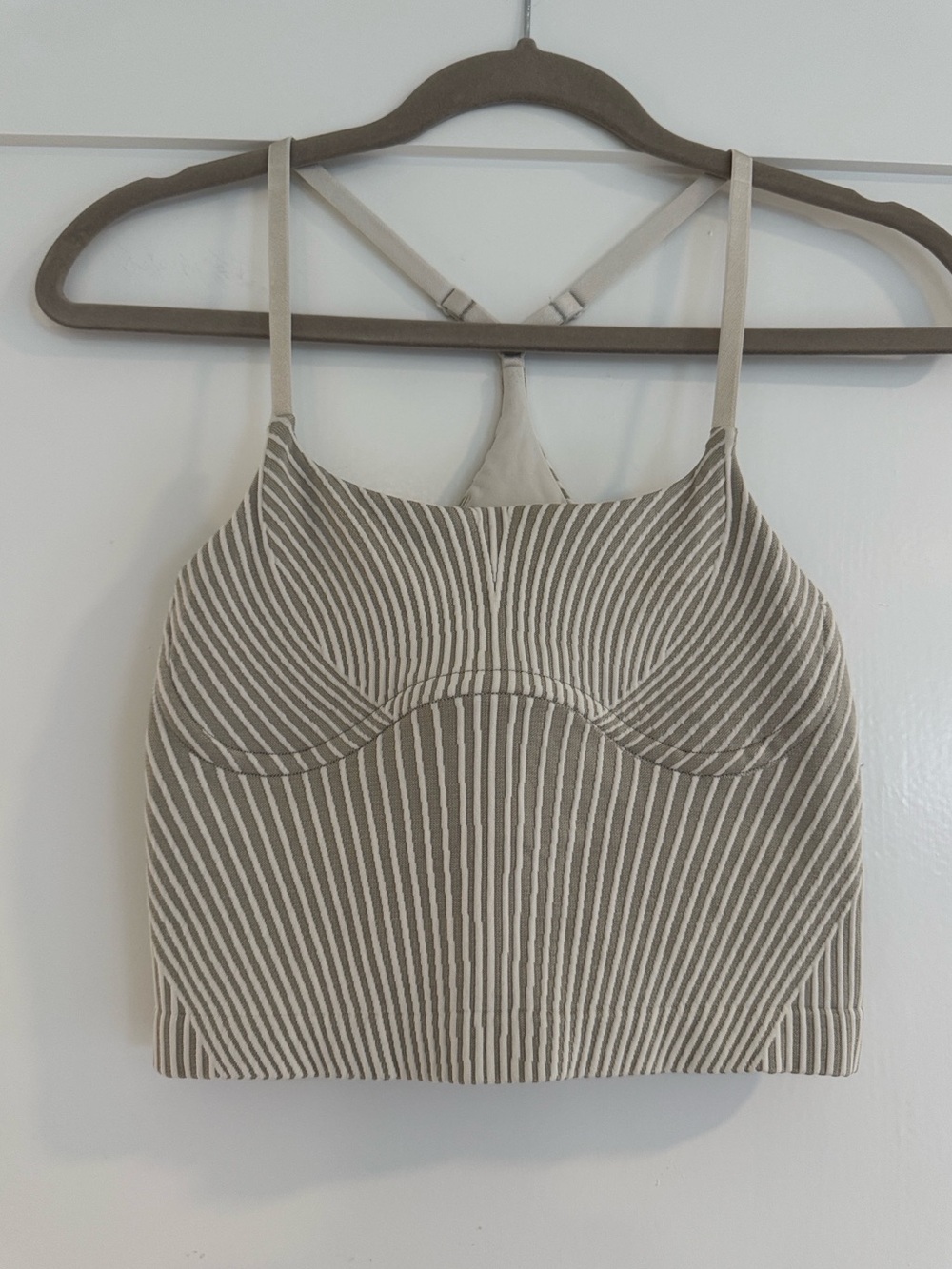 Lululemon Strappy Seamless Yoga Shelf Tank Top in Bone/Raw Linen | Size 4 - Picture 4 of 7